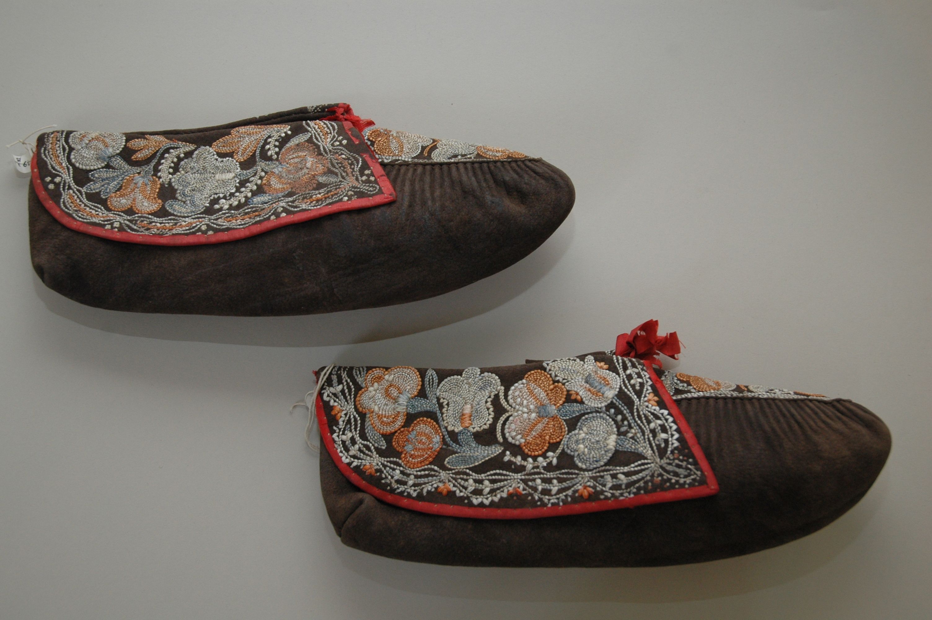 moccasins, moosehair embroidered | Knowledge Sharing Platform